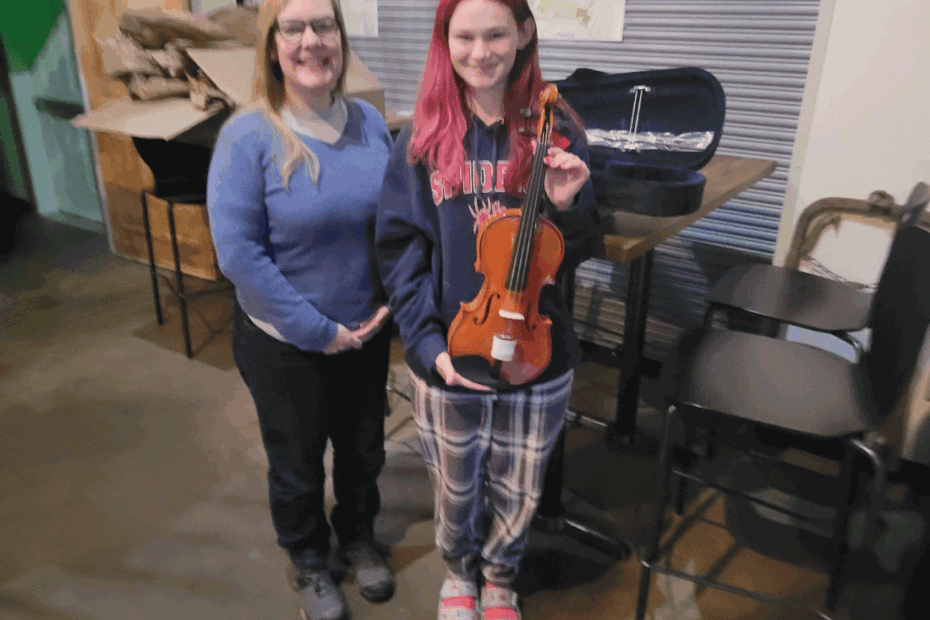 Aariyanna recieved a new violin